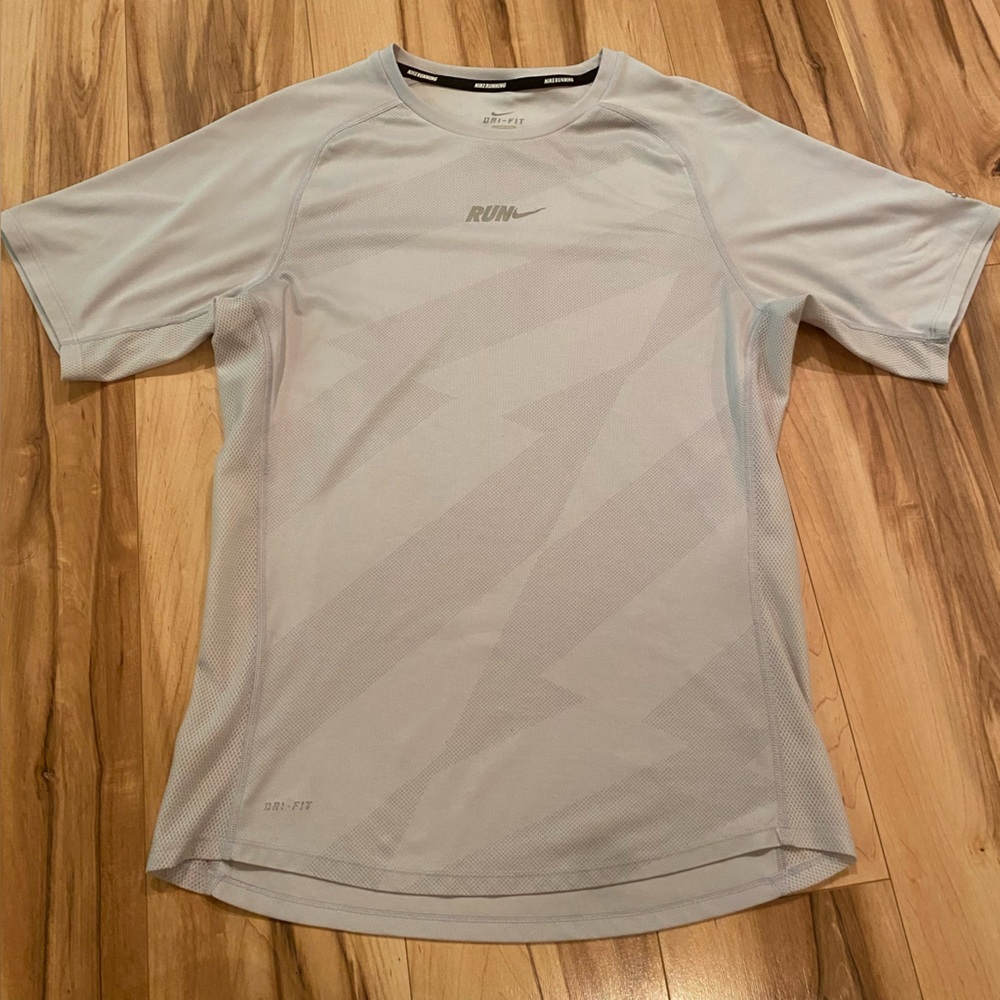 Nike Men’s Light Silver/Gray Dri-FIT Run Tee—S